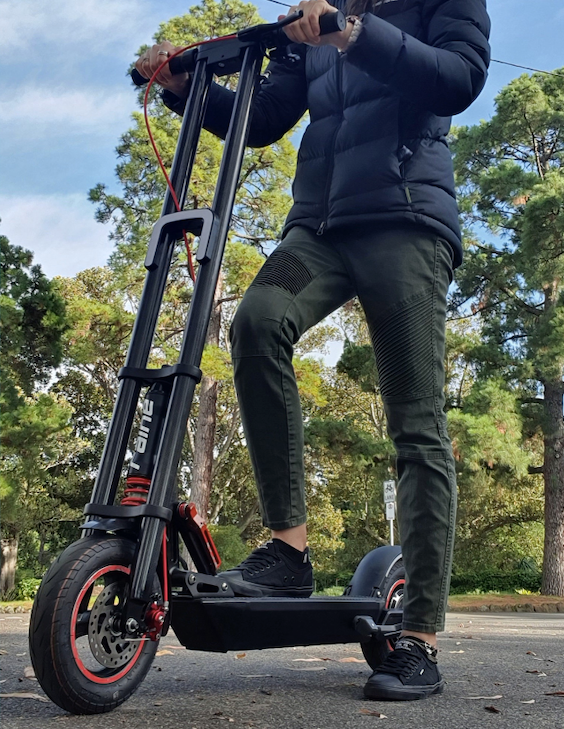 svinge kinakål Kirkegård Electric scooter vs Push bike: Which one's better? – Raine Electric Scooters